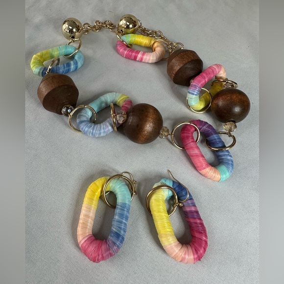 Adorable mixed media style bead wood necklace set - Picture 6 of 7